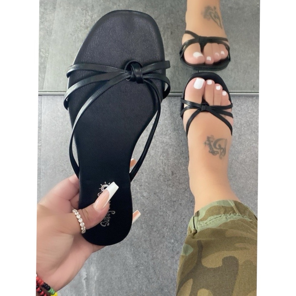New Black Knot Strappy Flat Sandals Size 8 - Picture 1 of 4